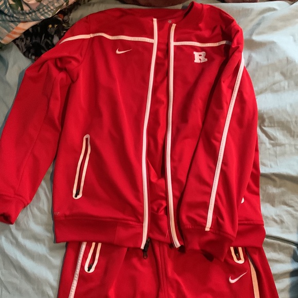 Red track suit for men. Size large. Never Worn - Picture 5 of 5